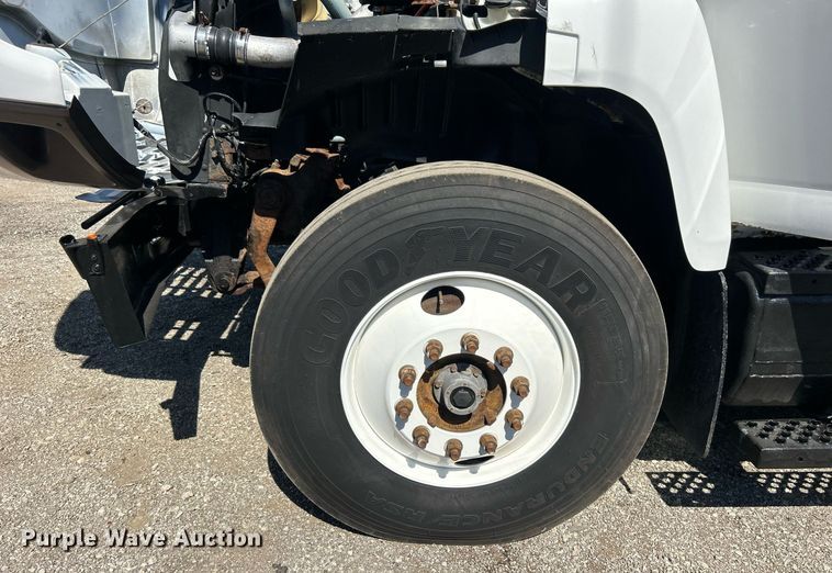 image for item EG1115 2009 GMC C8500 bucket truck