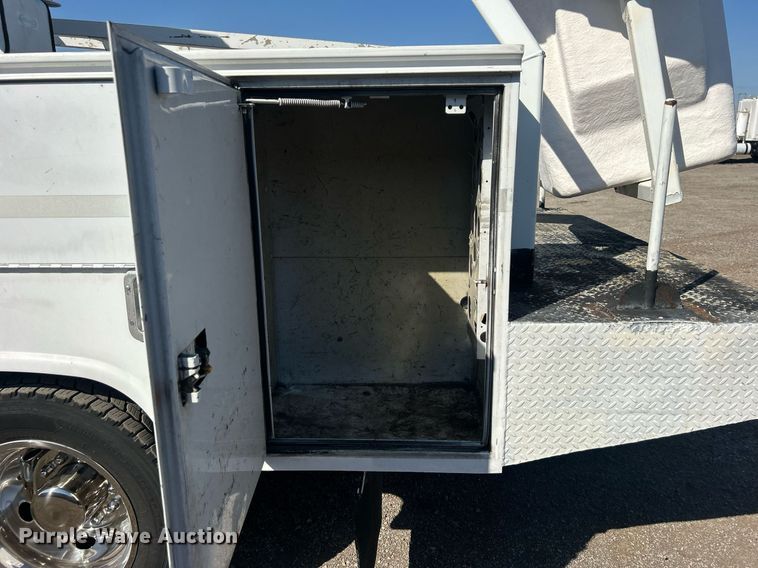 image for item EG1125 2008 Ford F450 Super Duty XL bucket truck