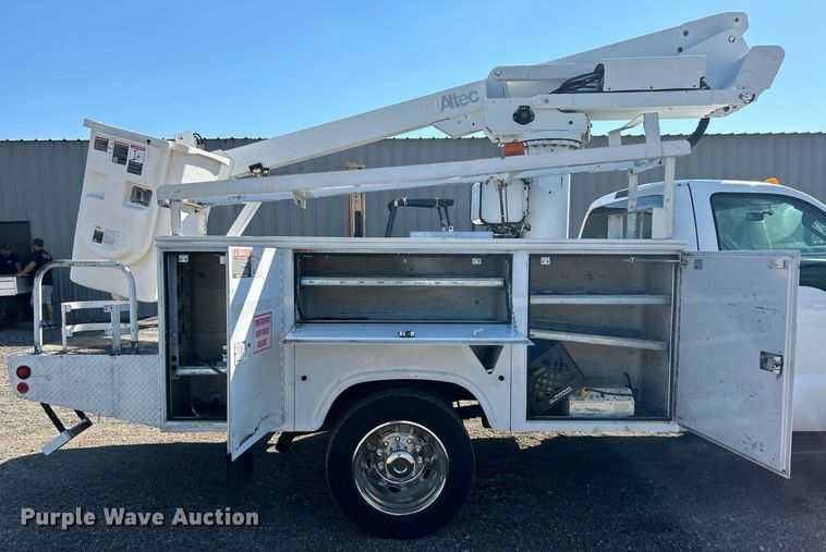 image for item EG1125 2008 Ford F450 Super Duty XL bucket truck