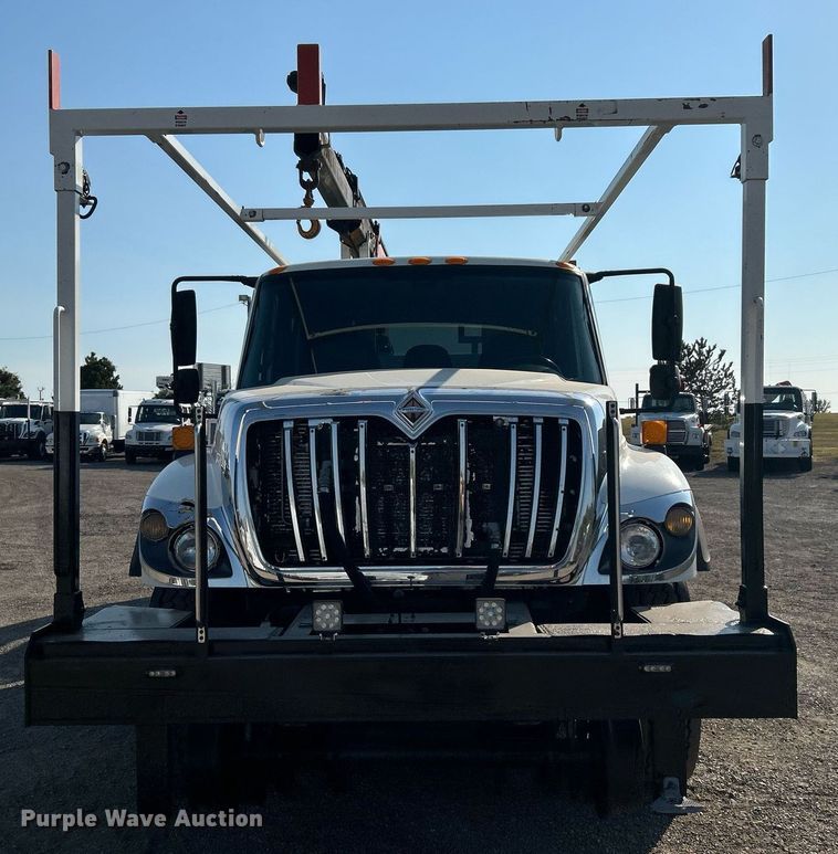 image for item EG1132 2009 International  7500 Crew Cab crane truck