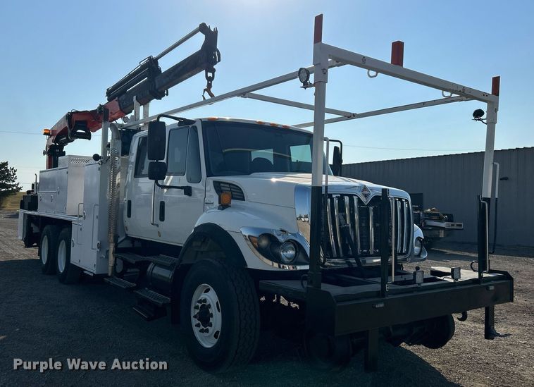 image for item EG1132 2009 International  7500 Crew Cab crane truck