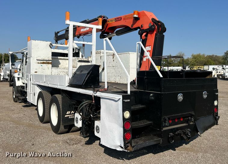 image for item EG1132 2009 International  7500 Crew Cab crane truck