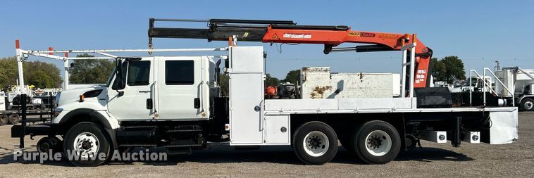 image for item EG1132 2009 International  7500 Crew Cab crane truck