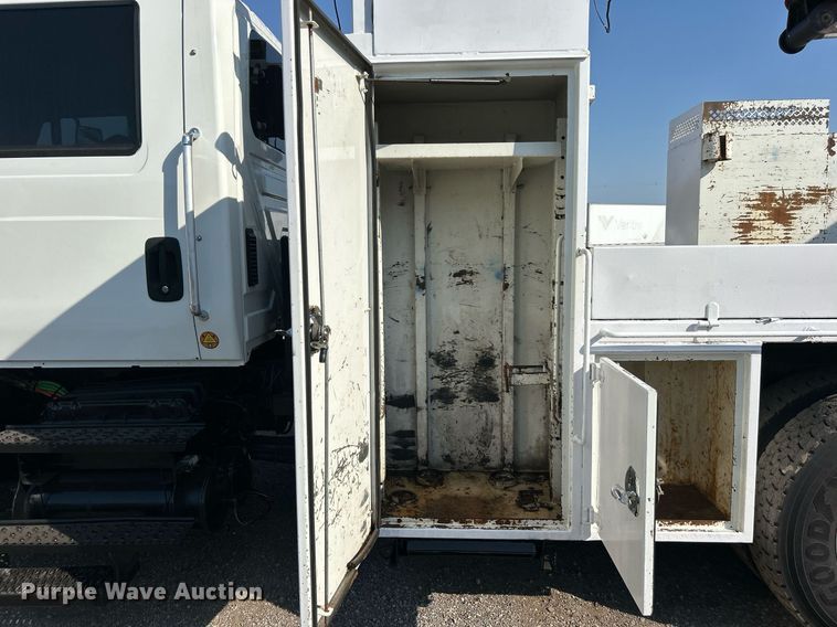 image for item EG1132 2009 International  7500 Crew Cab crane truck