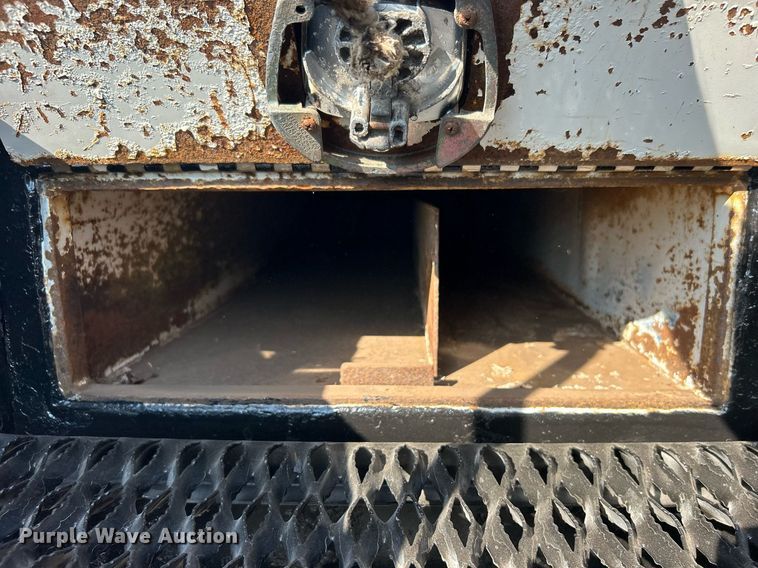 image for item EG1132 2009 International  7500 Crew Cab crane truck