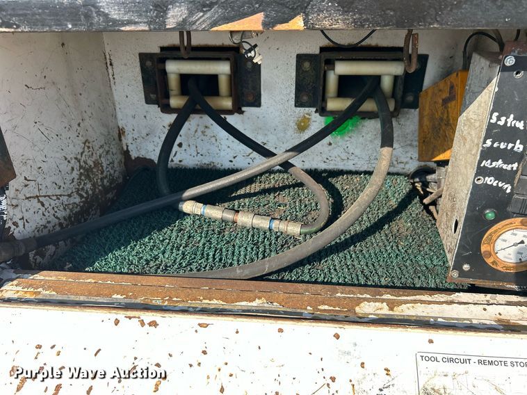 image for item EG1132 2009 International  7500 Crew Cab crane truck