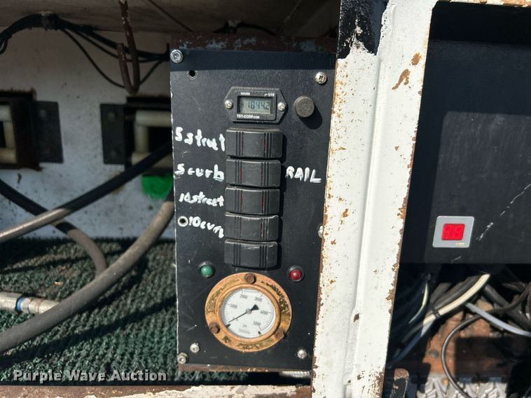 image for item EG1132 2009 International  7500 Crew Cab crane truck