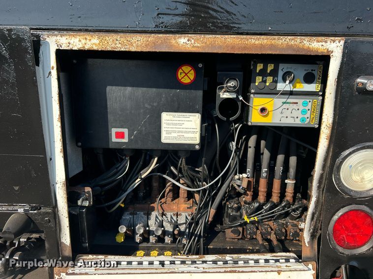 image for item EG1132 2009 International  7500 Crew Cab crane truck