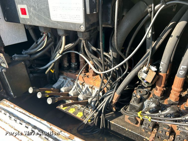 image for item EG1132 2009 International  7500 Crew Cab crane truck