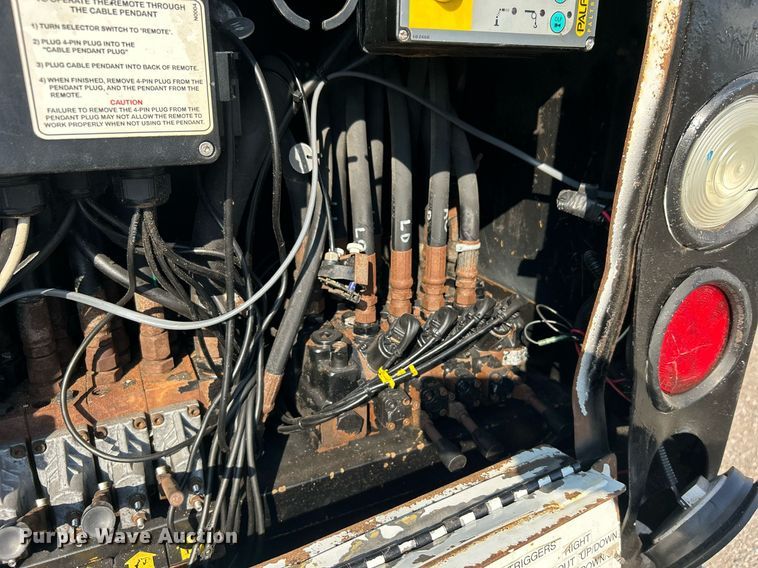 image for item EG1132 2009 International  7500 Crew Cab crane truck