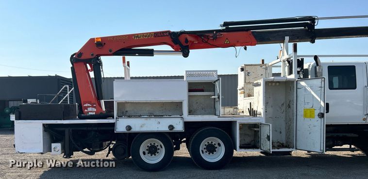 image for item EG1132 2009 International  7500 Crew Cab crane truck