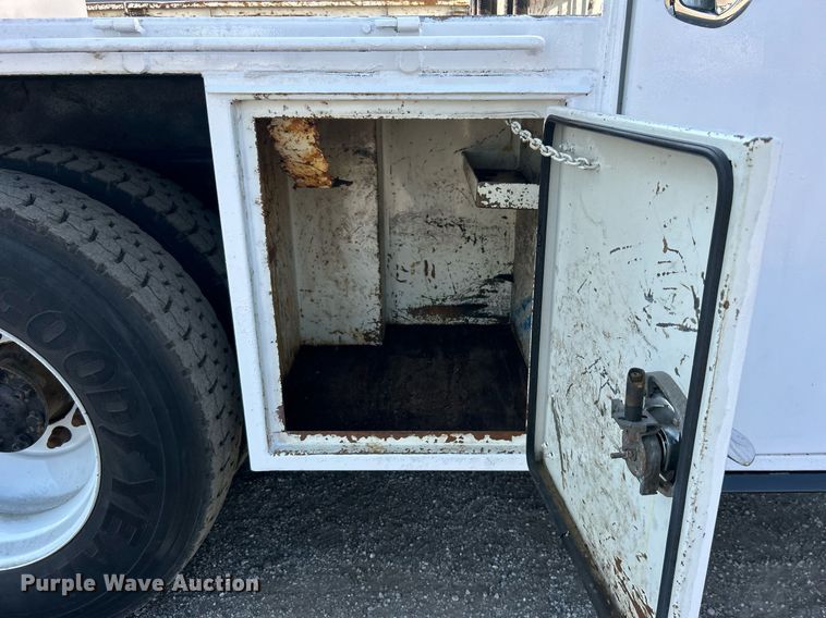 image for item EG1132 2009 International  7500 Crew Cab crane truck