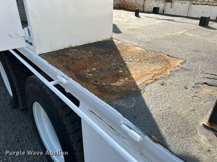 image for item EG1132 2009 International  7500 Crew Cab crane truck