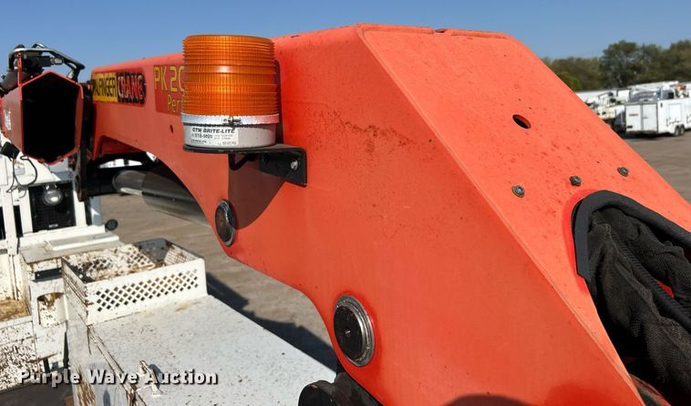 image for item EG1132 2009 International  7500 Crew Cab crane truck