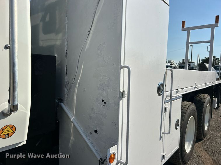 image for item EG1132 2009 International  7500 Crew Cab crane truck