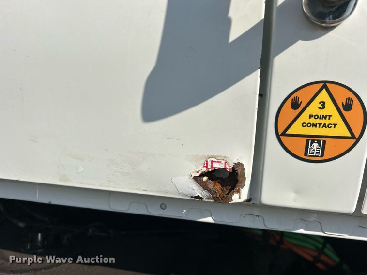 image for item EG1132 2009 International  7500 Crew Cab crane truck