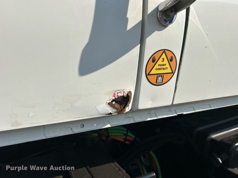 image for item EG1132 2009 International  7500 Crew Cab crane truck