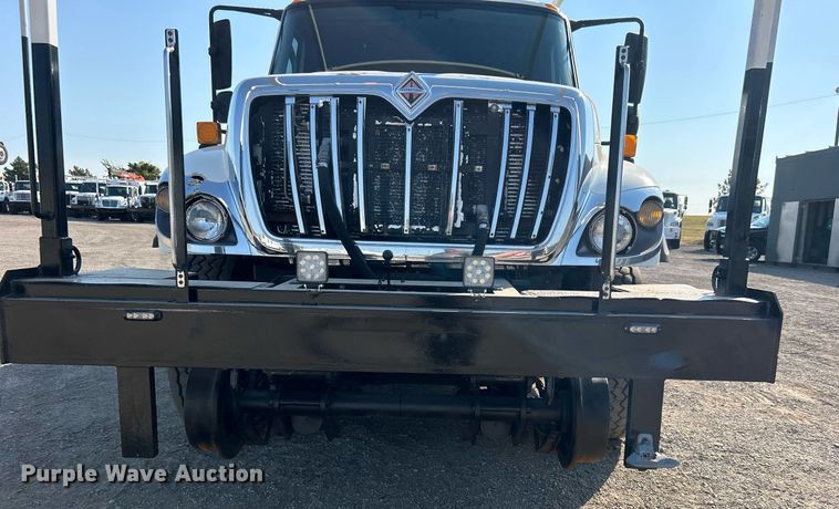 image for item EG1132 2009 International  7500 Crew Cab crane truck