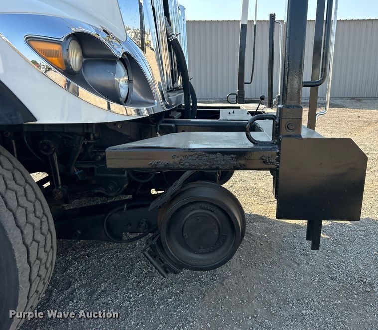 image for item EG1132 2009 International  7500 Crew Cab crane truck