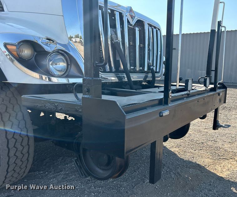 image for item EG1132 2009 International  7500 Crew Cab crane truck