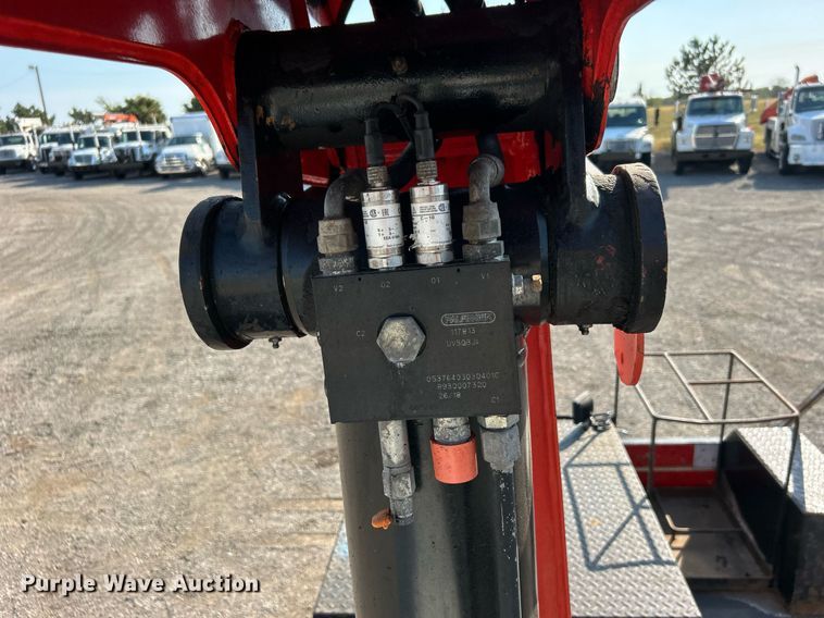 image for item EG1132 2009 International  7500 Crew Cab crane truck