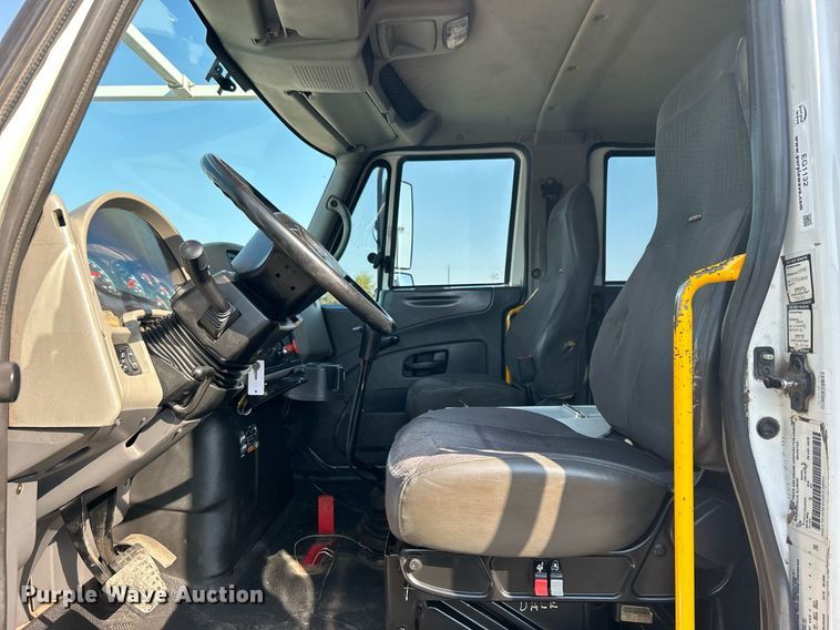 image for item EG1132 2009 International  7500 Crew Cab crane truck