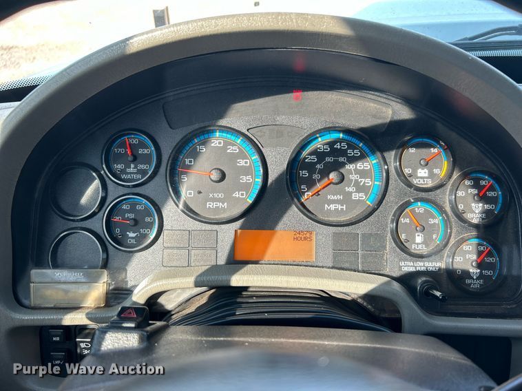 image for item EG1132 2009 International  7500 Crew Cab crane truck