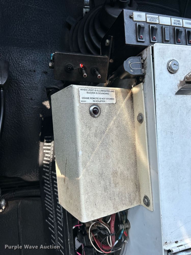 image for item EG1132 2009 International  7500 Crew Cab crane truck