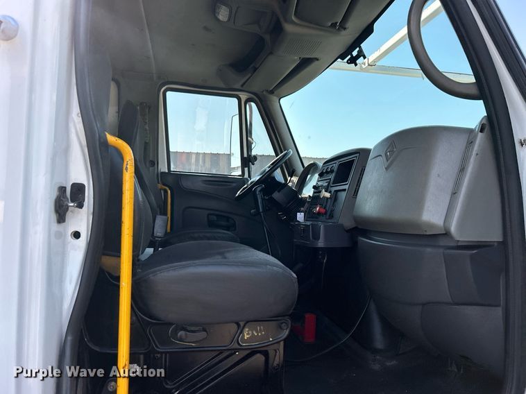 image for item EG1132 2009 International  7500 Crew Cab crane truck