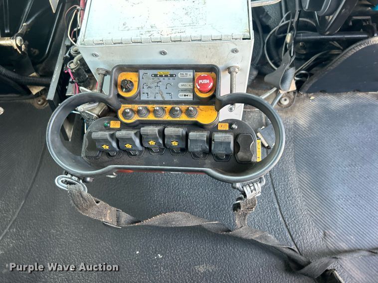 image for item EG1132 2009 International  7500 Crew Cab crane truck