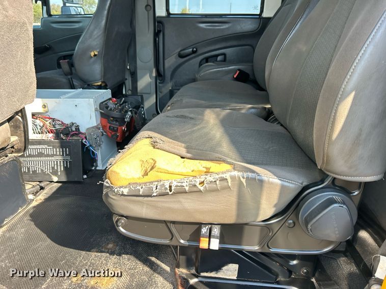 image for item EG1132 2009 International  7500 Crew Cab crane truck