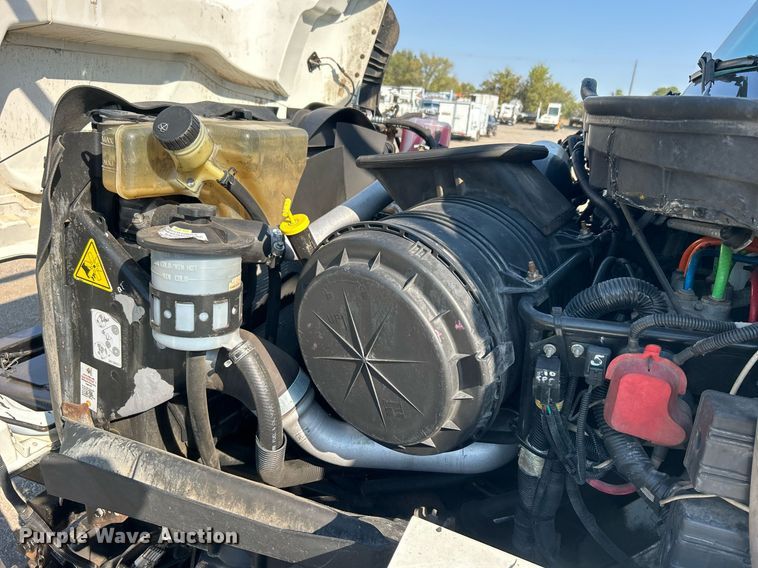 image for item EG1132 2009 International  7500 Crew Cab crane truck