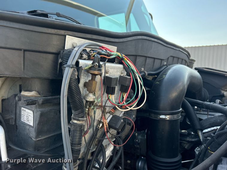 image for item EG1132 2009 International  7500 Crew Cab crane truck