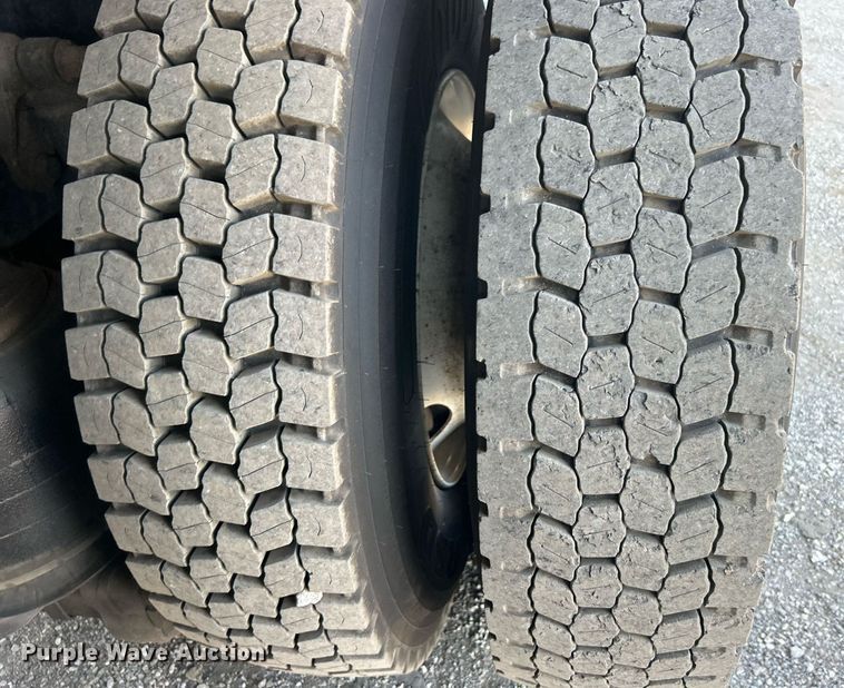 image for item EG1132 2009 International  7500 Crew Cab crane truck