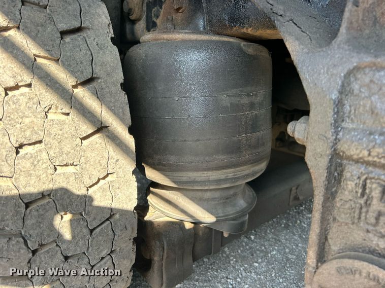 image for item EG1132 2009 International  7500 Crew Cab crane truck