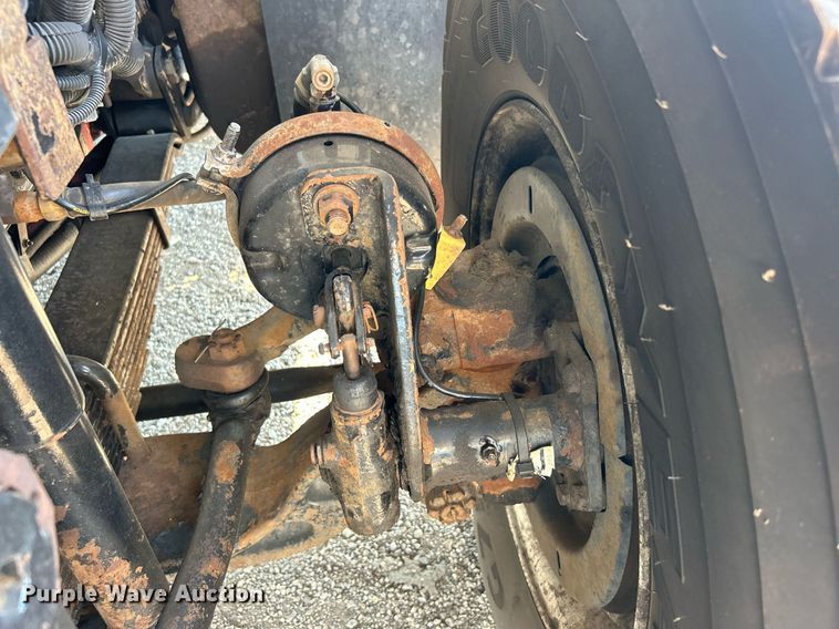 image for item EG1132 2009 International  7500 Crew Cab crane truck