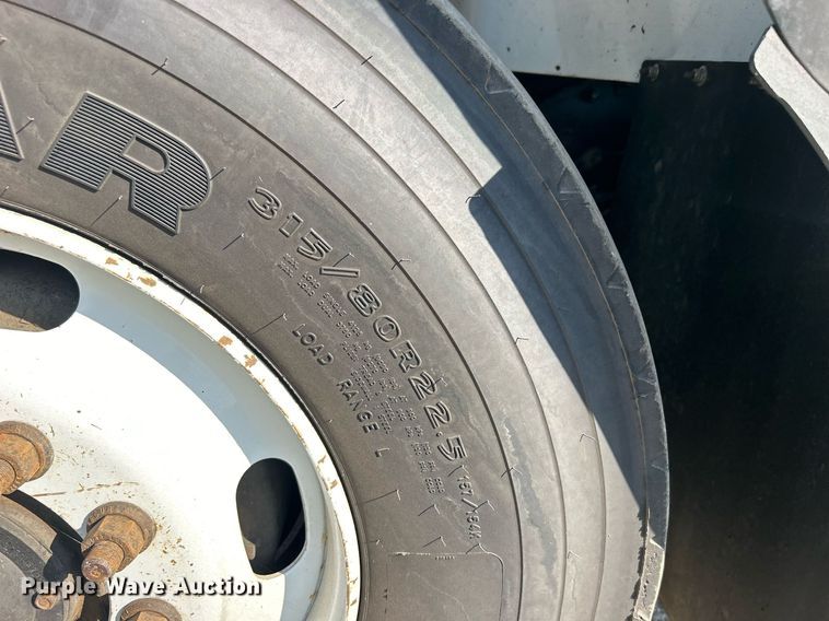 image for item EG1132 2009 International  7500 Crew Cab crane truck