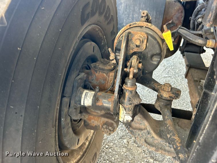 image for item EG1132 2009 International  7500 Crew Cab crane truck