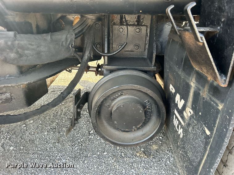 image for item EG1132 2009 International  7500 Crew Cab crane truck