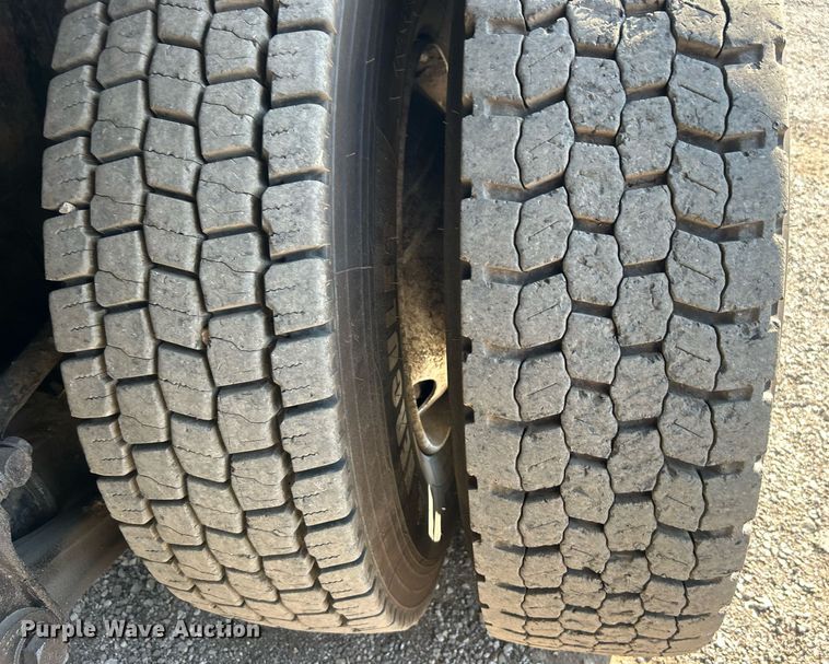 image for item EG1132 2009 International  7500 Crew Cab crane truck