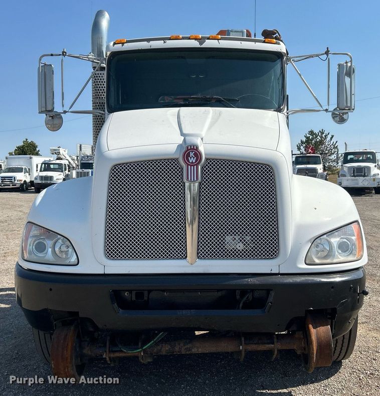 image for item EG1134 2009 Kenworth  T270 crane truck