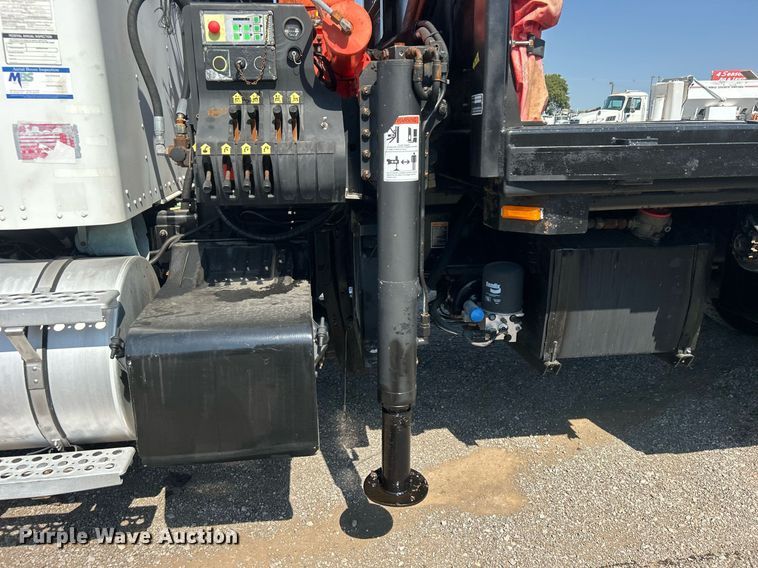 image for item EG1134 2009 Kenworth  T270 crane truck