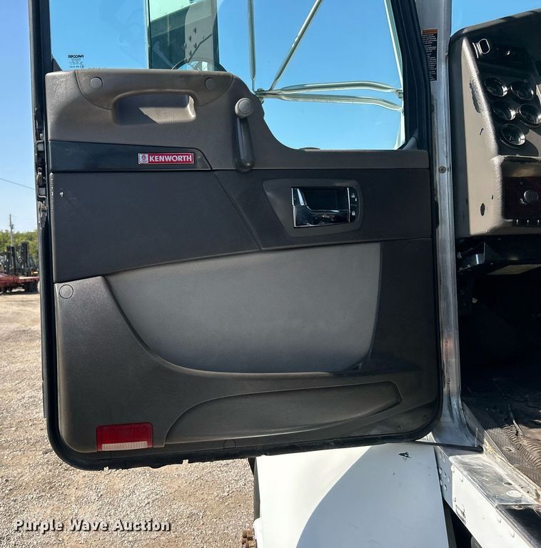 image for item EG1134 2009 Kenworth  T270 crane truck