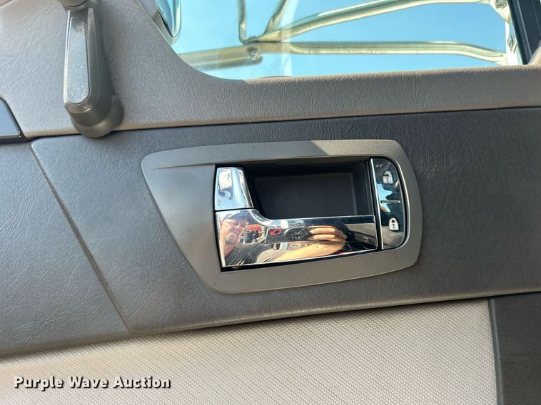 image for item EG1134 2009 Kenworth  T270 crane truck