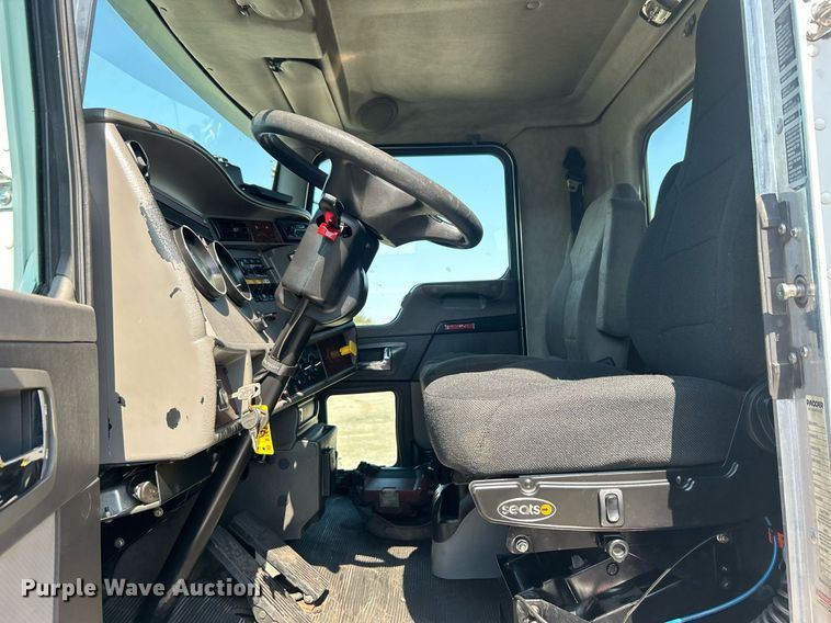 image for item EG1134 2009 Kenworth  T270 crane truck