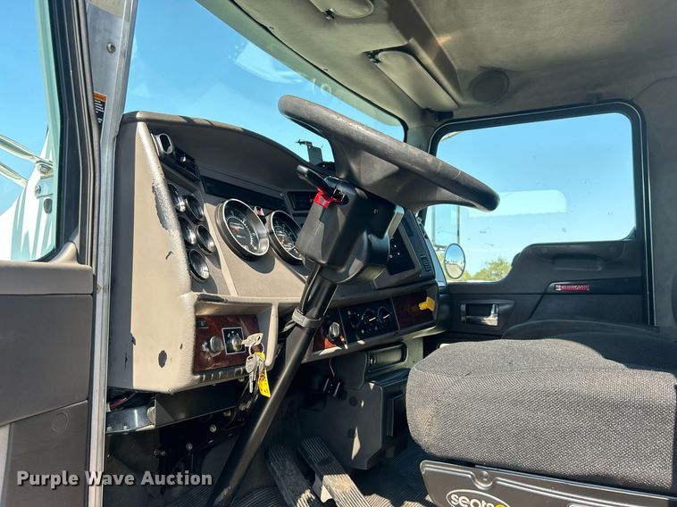 image for item EG1134 2009 Kenworth  T270 crane truck