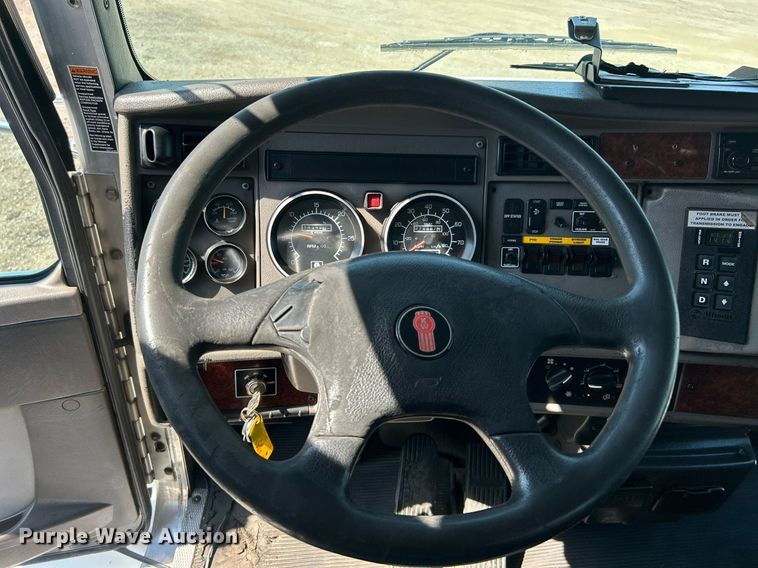 image for item EG1134 2009 Kenworth  T270 crane truck