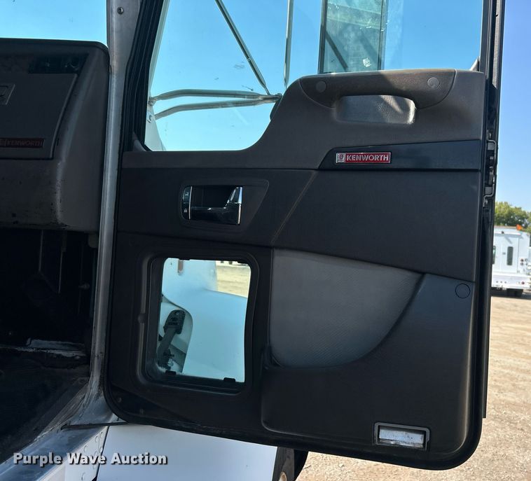 image for item EG1134 2009 Kenworth  T270 crane truck