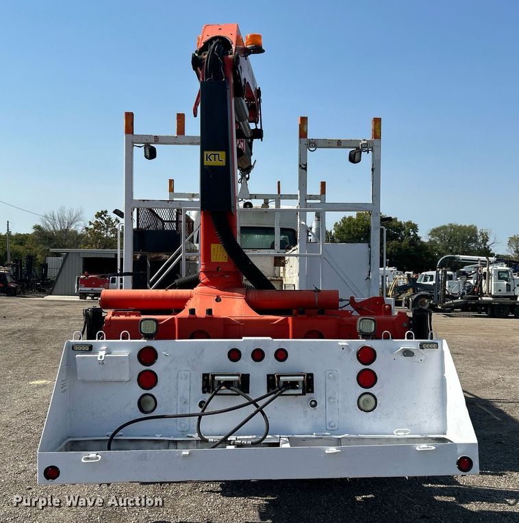 image for item EG1135 2007 Freightliner  Business Class M2 crane truck