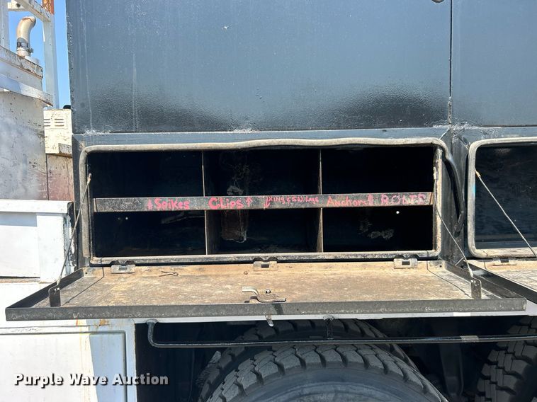 image for item EG1135 2007 Freightliner  Business Class M2 crane truck
